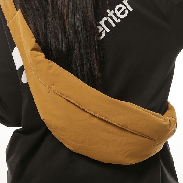 New autumn and winter unisplendour crossbody bag, portable bag, lightweight and versatile cotton-padded jacket bag, baguette bag, Japanese-style sports bag Application Scenario
