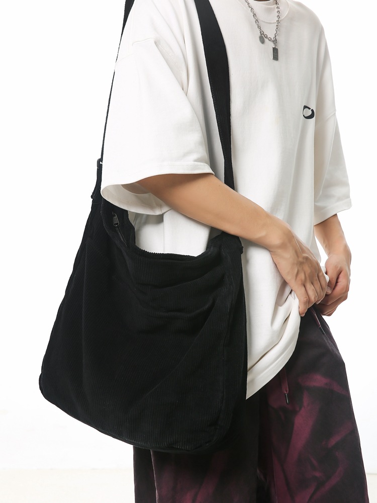 A new 2024 Japanese large-capacity corduroy single-shoulder crossbody bag with a laid-back style and a tote bag for college students details Picture