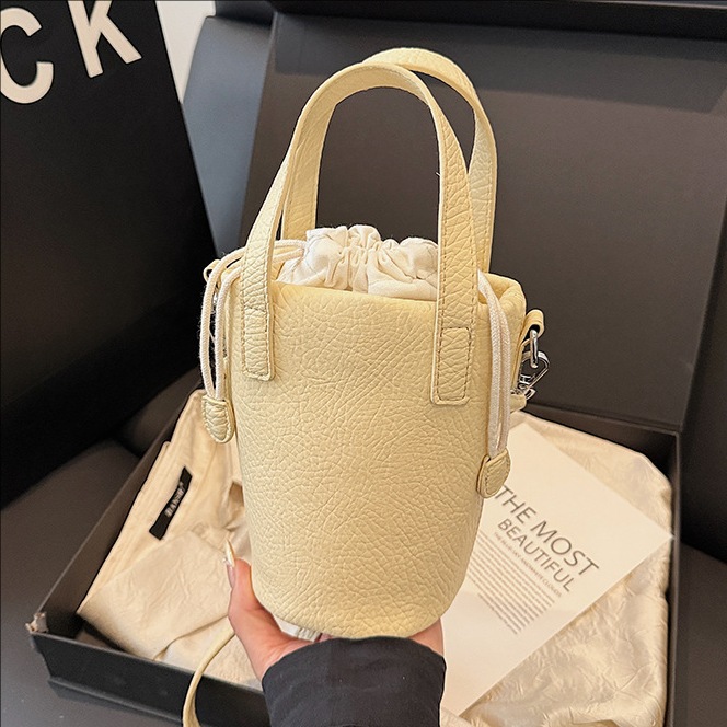 Cross-border lychee pattern retro oil wax leather bucket bag for women, 2025 new style, high-end and niche design, single-shoulder crossbody bag full figure