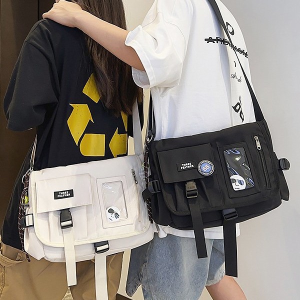 The Japanese multi-functional men's and women's single-shoulder bag, large-capacity women's crossbody bag, and the new spring minimalist after-school bag are all trendy full figure