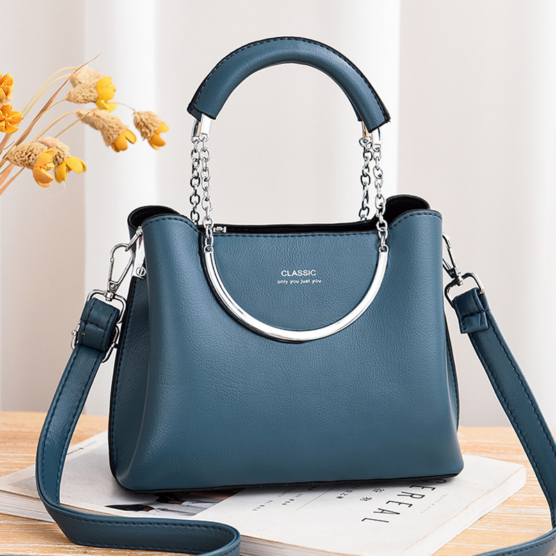 The spring and summer large-capacity bag is simple and elegant, with a high-end feel when carried. The 2022 new crossbody bag is versatile and fashionable with a single shoulder full figure