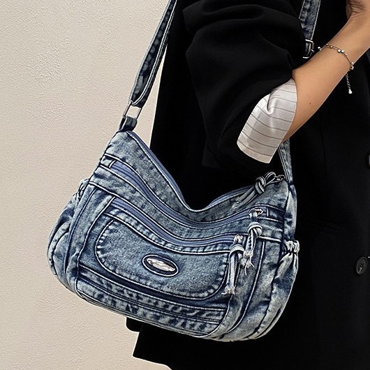 The new popular backpack for students is large in capacity, cute, high-quality and eye-catching. It is a fashionable casual travel bag for women full figure