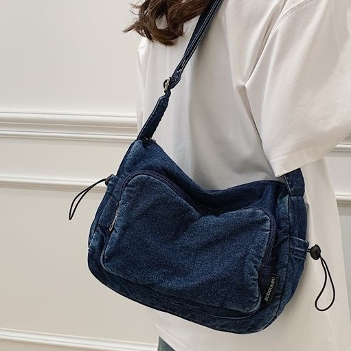 The retro large-capacity denim women's bag and the small square commuting bag have sparked a new trend of casual and versatile single-shoulder crossbody bags for men details Picture