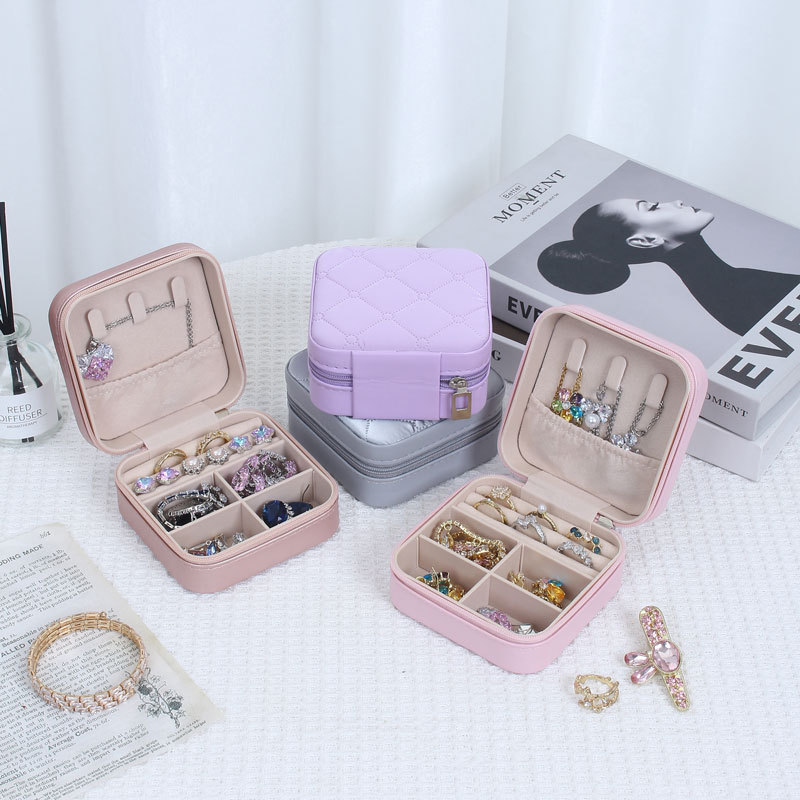Mini gilded jewelry box, ins accessories, necklace and ring storage box, travel portable jewelry box, ring bag, cross-border Application Scenario