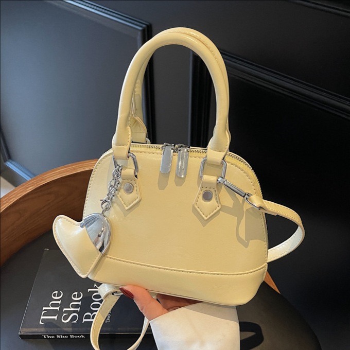 Stylish and fashionable hand-held shell bag for women, a new summer 2025 simple single-shoulder bag, a trendy and casual niche crossbody bag full figure