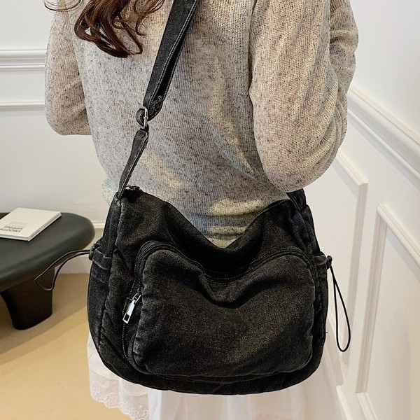 The retro large-capacity denim women's bag and the small square commuting bag have sparked a new trend of casual and versatile single-shoulder crossbody bags for men Specification drawing