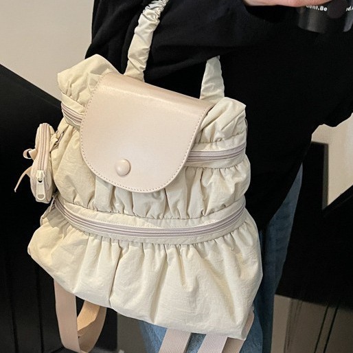 Cross-border Korean school-style backpack for women 2024 New trendy and fashionable pleated nylon fabric casual hand-held backpack details Picture