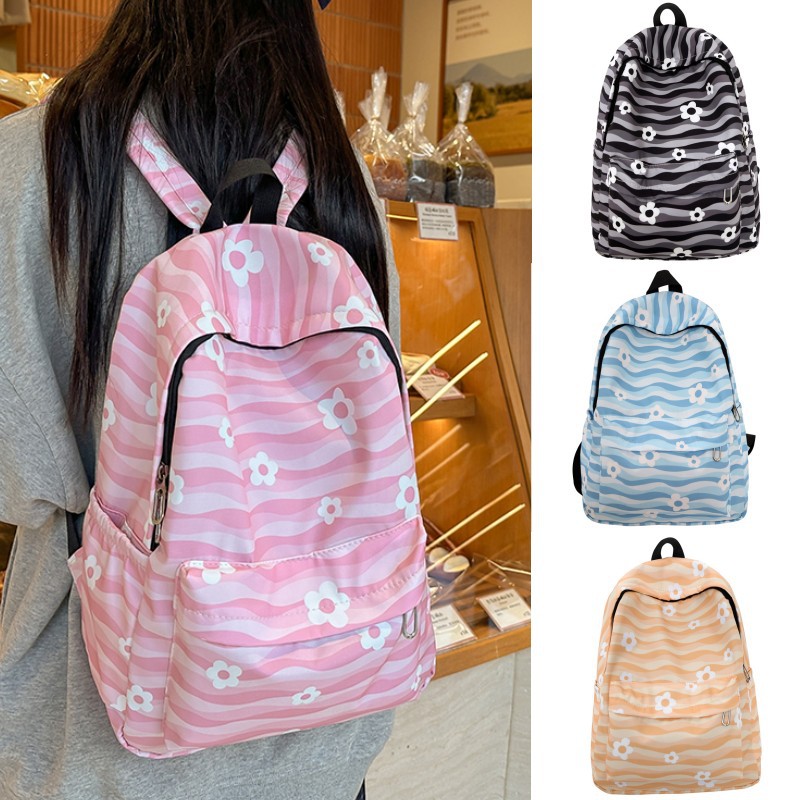This backpack has a large capacity and is versatile. It's a simple Korean-style, fresh and casual travel backpack for junior high school, senior high school and college students full figure