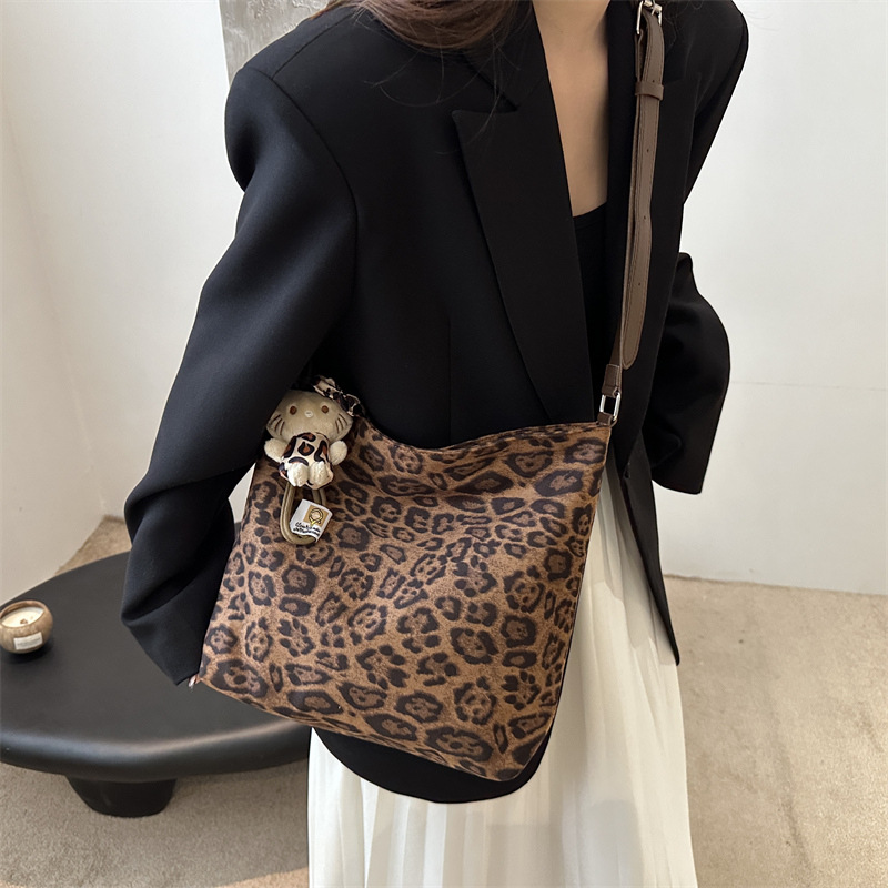 Cross-border women's bag, retro and stylish tote bag, new fashionable leopard print large-capacity single-shoulder bag for commuting to work Specification drawing