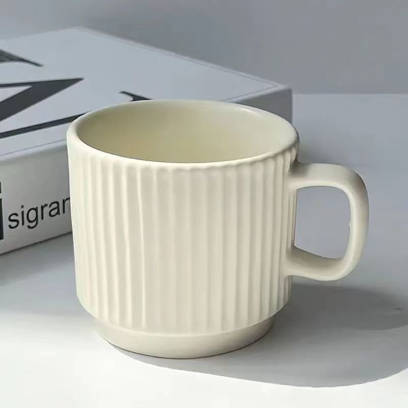 工厂直销莫兰迪竖纹杯多色可选批发色釉陶瓷杯子礼盒装送勺子260ml