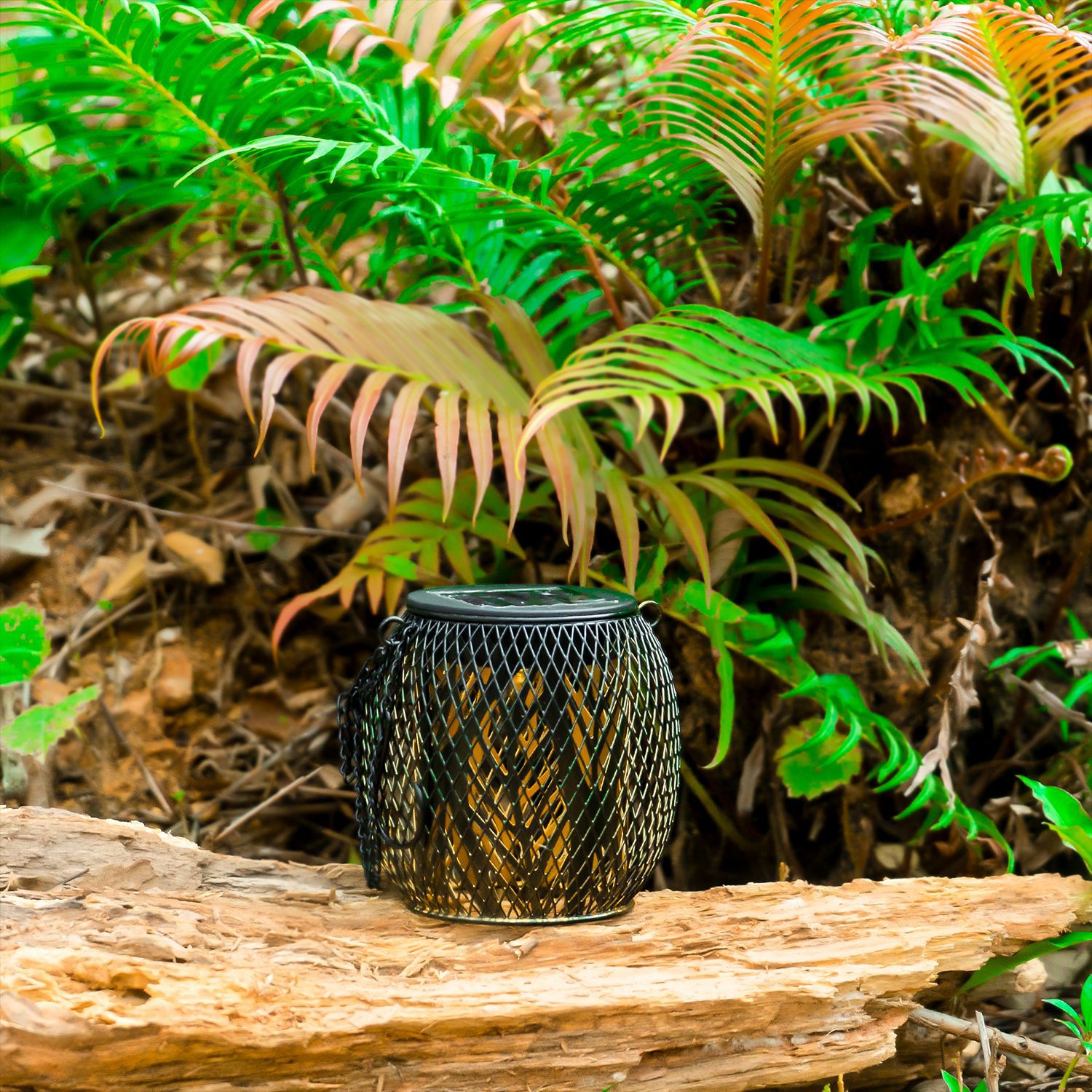 Solar ironwork lamps, garden lamps, outdoor LED decorative lamps, hand-held lamps, Amazon-style ironwork hollowed-out lamps full figure