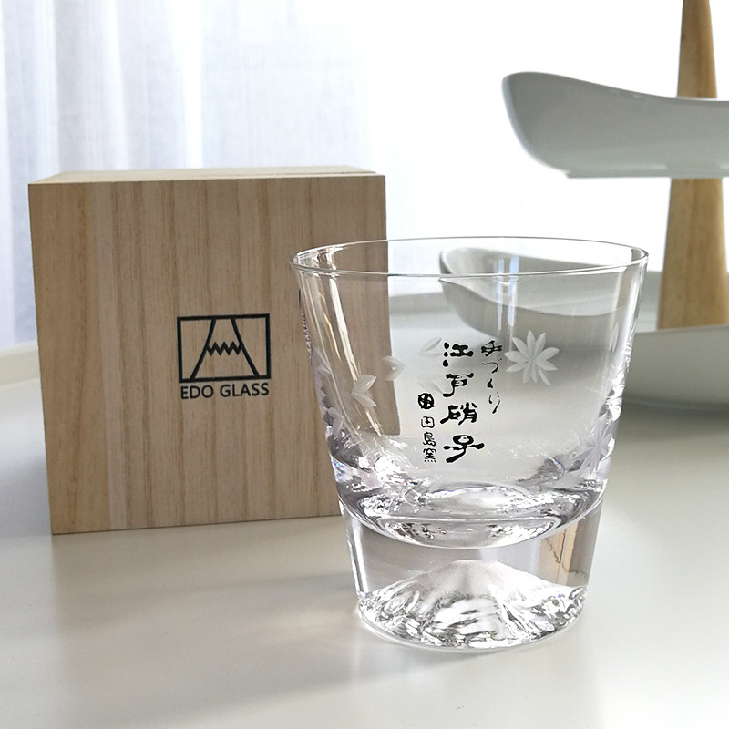 Wholesale of creative Fuji Mountain crystal glass cups, frosted snow Mountain cups, transparent water cups, gift cups that can be paired with wooden boxes full figure
