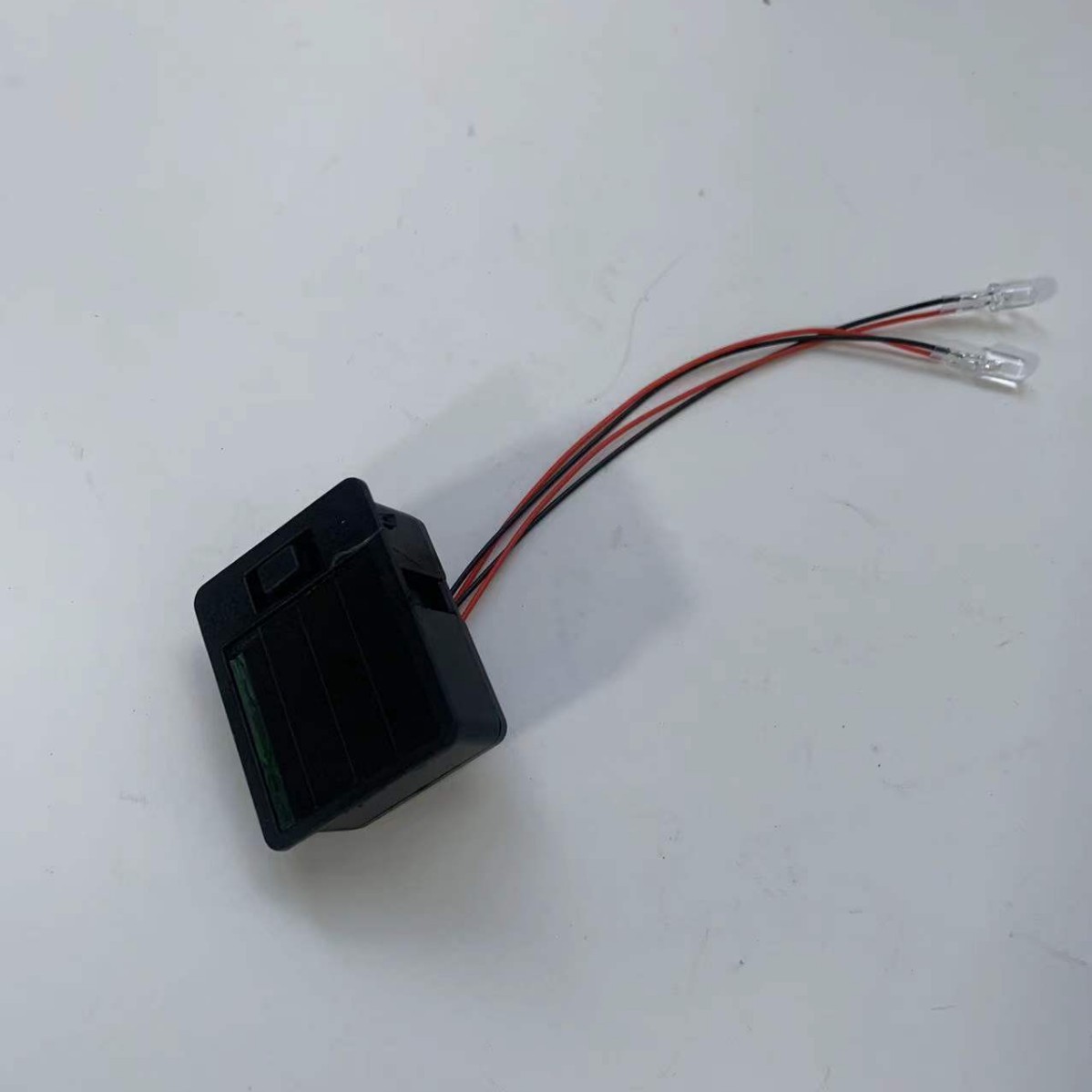 Factory wholesale solar cell box accessories, amorphous silicon white light dual lamps, led lamps, outdoor waterproof square lamps Application Scenario