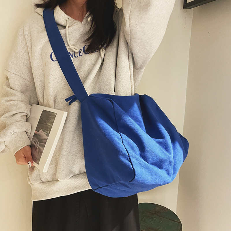 Solid color large-capacity canvas bag for women, 2021 new ins style simple single-shoulder crossbody bag, retro tote bag full figure