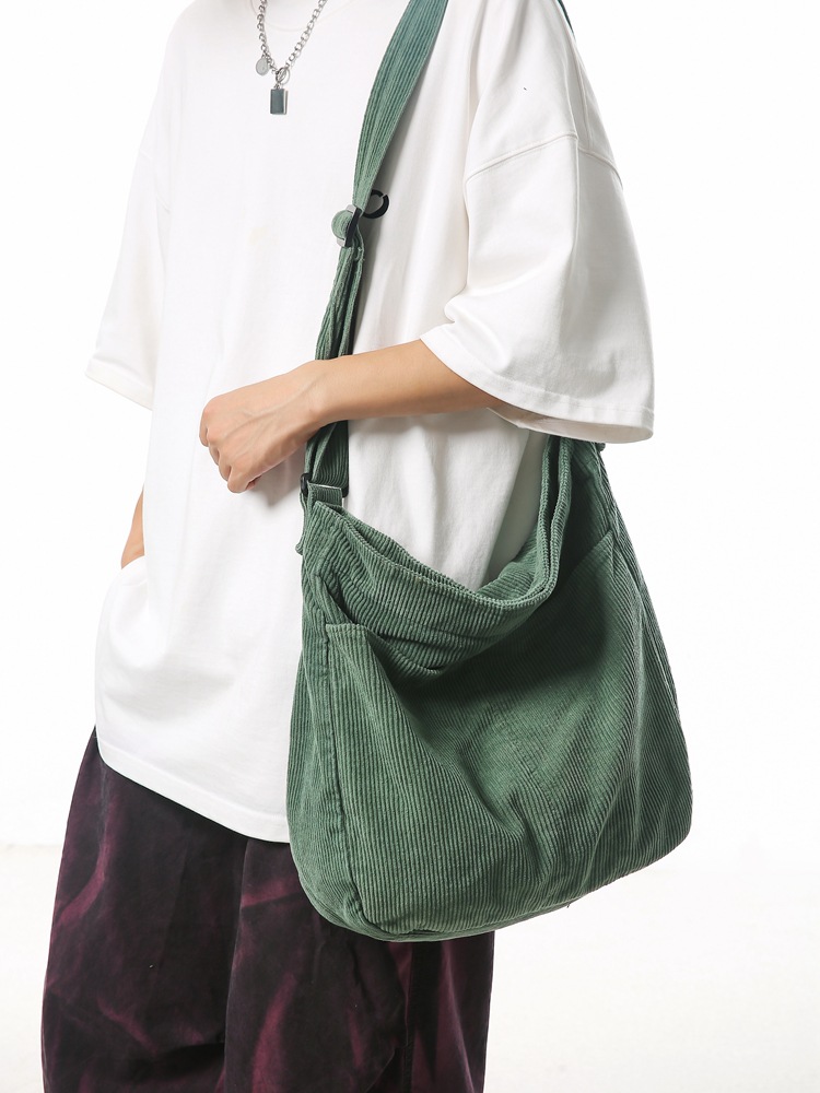 A new 2024 Japanese large-capacity corduroy single-shoulder crossbody bag with a laid-back style and a tote bag for college students Application Scenario