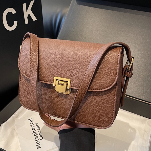 High-end retro and fashionable small square bag for women, 2025 new style, niche and stylish crossbody bag, versatile single-shoulder underarm bag full figure