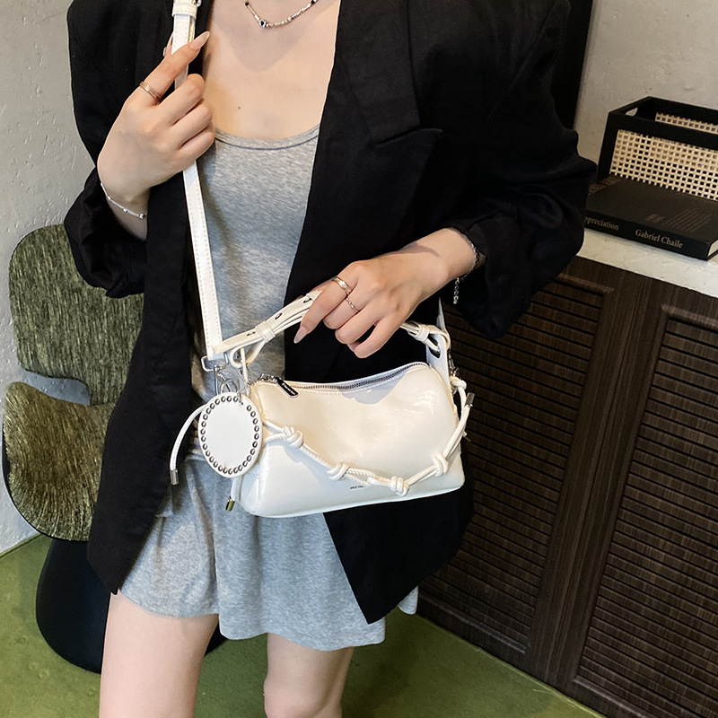 Korean soft-faced handbag for women, new summer 2025 pillowcase, stylish and simple single-shoulder bag, commuter quality crossbody bag Specification drawing