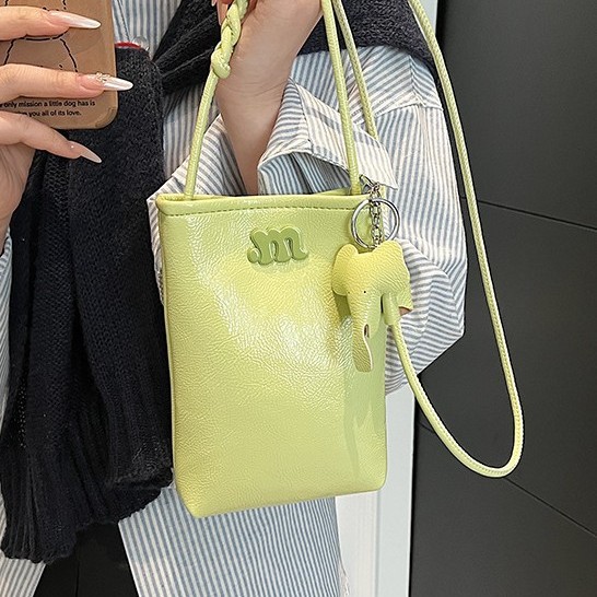 Solid color versatile pu texture single-shoulder bag, simple and niche women's bag, fashionable and high-end mobile phone bag, crossbody bag, new women's style details Picture