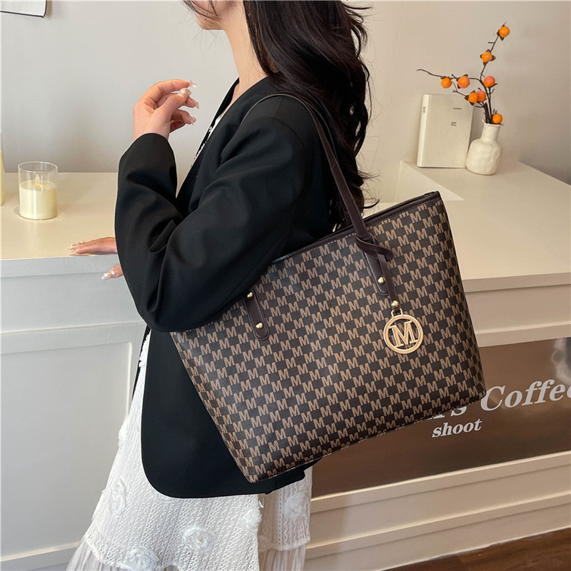 Large-capacity underarm bag for women, new Spring/Summer 2025 trendy printed single-shoulder bag, commuter tote bag, hand-carry bag trend Specification drawing