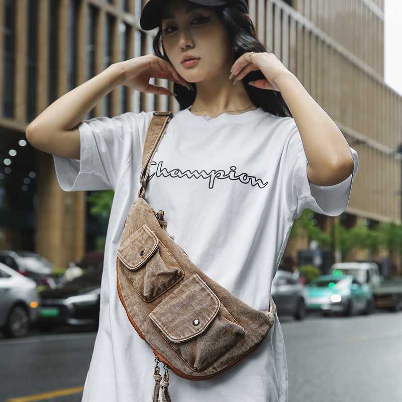 New retro denim chest bag, niche motorcycle shoulder bag, multi-pocket cycling casual men's crossbody bag, trendy and fashionable full figure