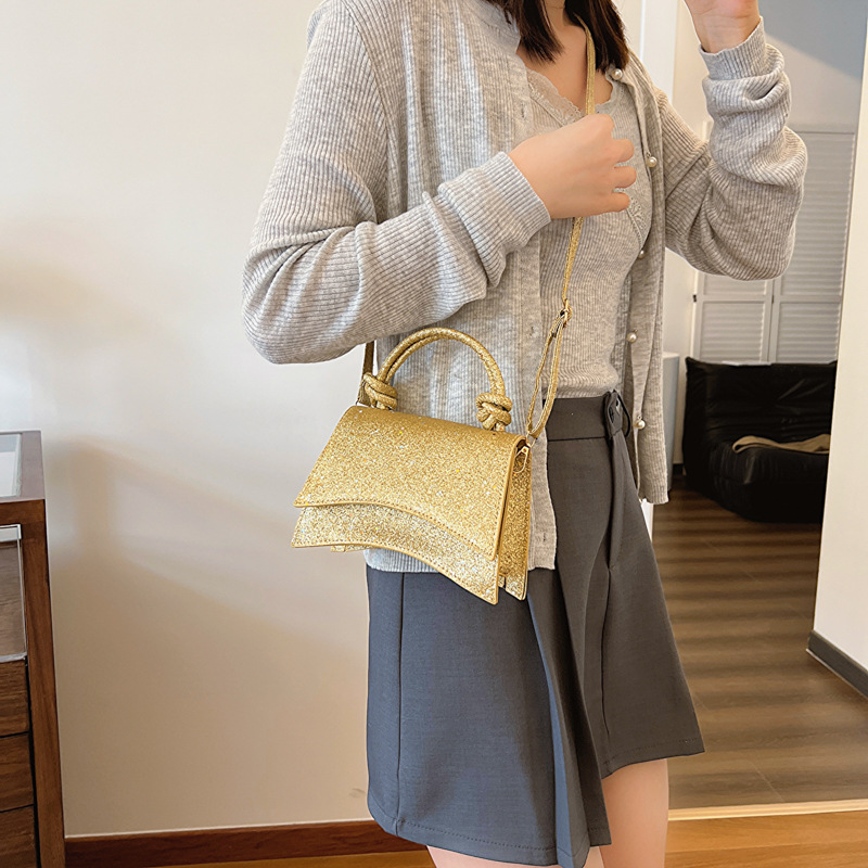 The 2024 new fashion sequined handbag is a versatile commuting single-shoulder crossbody bag with an ins style and a trendy underarm bag Specification drawing