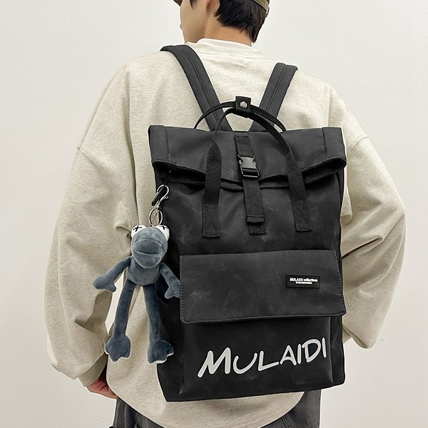 This stylish zipper backpack with a cool and trendy design is suitable for both men and women. It is a computer bag for junior and senior high school students and a commuter style backpack full figure