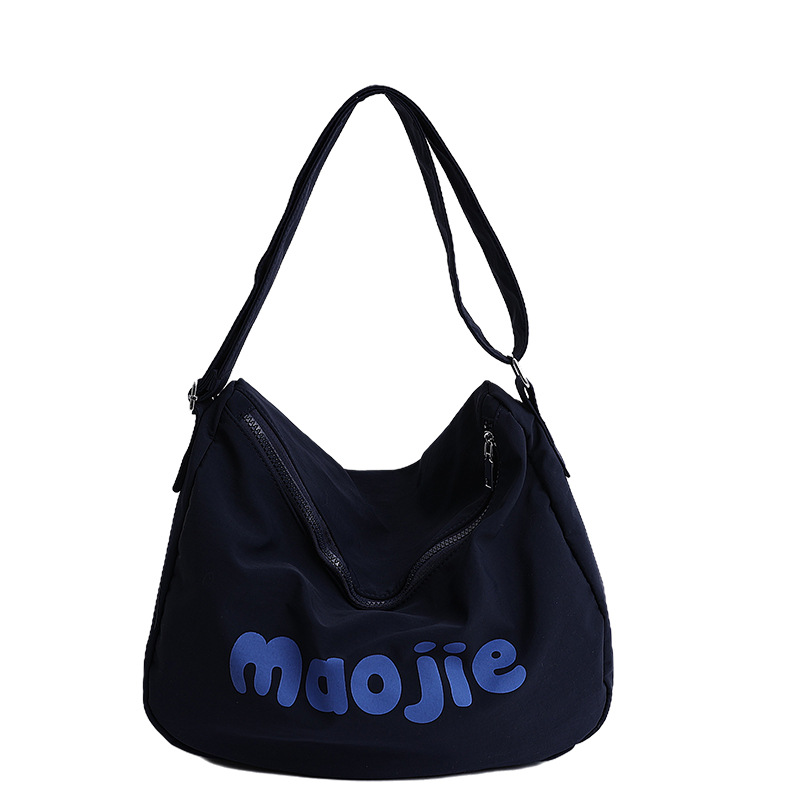 A new trend of large-capacity single-shoulder women's casual bag for spring and summer, a versatile and niche design crossbody bag for travel Item Picture