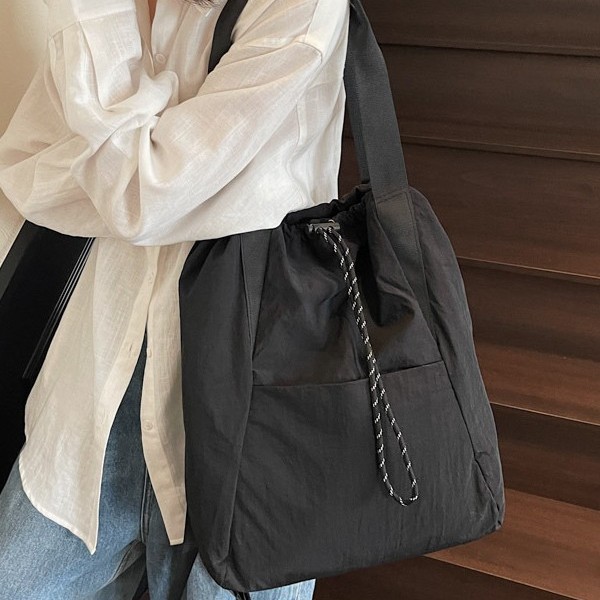 Men's and women's commuting casual sports nylon bag, waterproof single-shoulder bag, flash drawstring, large-capacity travel lightweight backpack full figure