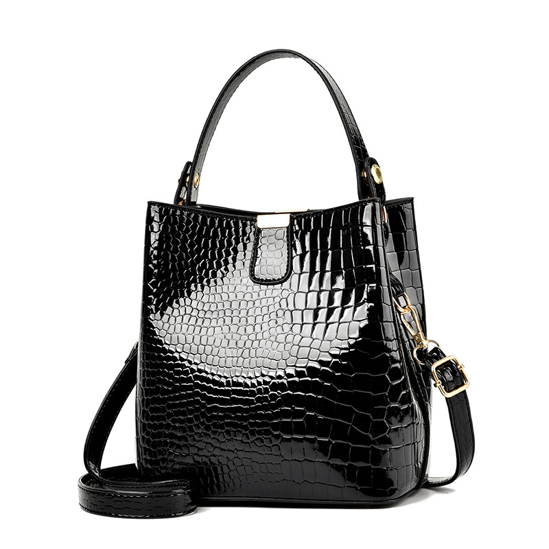 The 2022 new style of fashionable bucket bag for women from foreign trade shiny leather Bag is high-end and elegant. It is a single-shoulder women's crossbody bag with crocodile pattern full figure