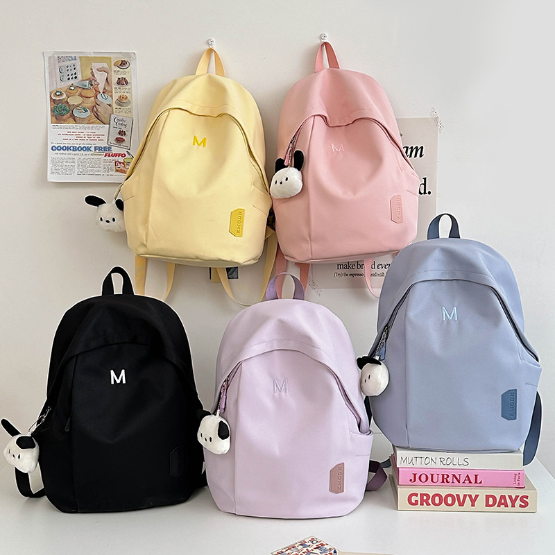 Cross-border children's spring outing and study tour: Boys go out for a trip with backpacks, girls take extra lessons with small schoolbags and light bags full figure