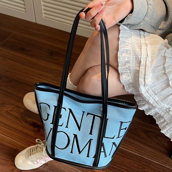 Large-capacity linen single-shoulder bag, tote bag, fashionable embroidered thread letter eye-catching, versatile bucket bag, women's shopping bag for going out Application Scenario