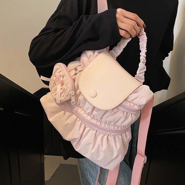 Cross-border Korean school-style backpack for women 2024 New trendy and fashionable pleated nylon fabric casual hand-held backpack Application Scenario