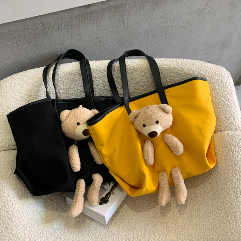 2025 New student after-school canvas bag, a simple and stylish backpack for a pretty girl on the street, an artistic and fashionable bear doll single-shoulder bag full figure