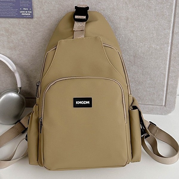 A new multi-functional backpack for casual women, lightweight, versatile, waterproof and multi-purpose bag, fashionable for traveling full figure