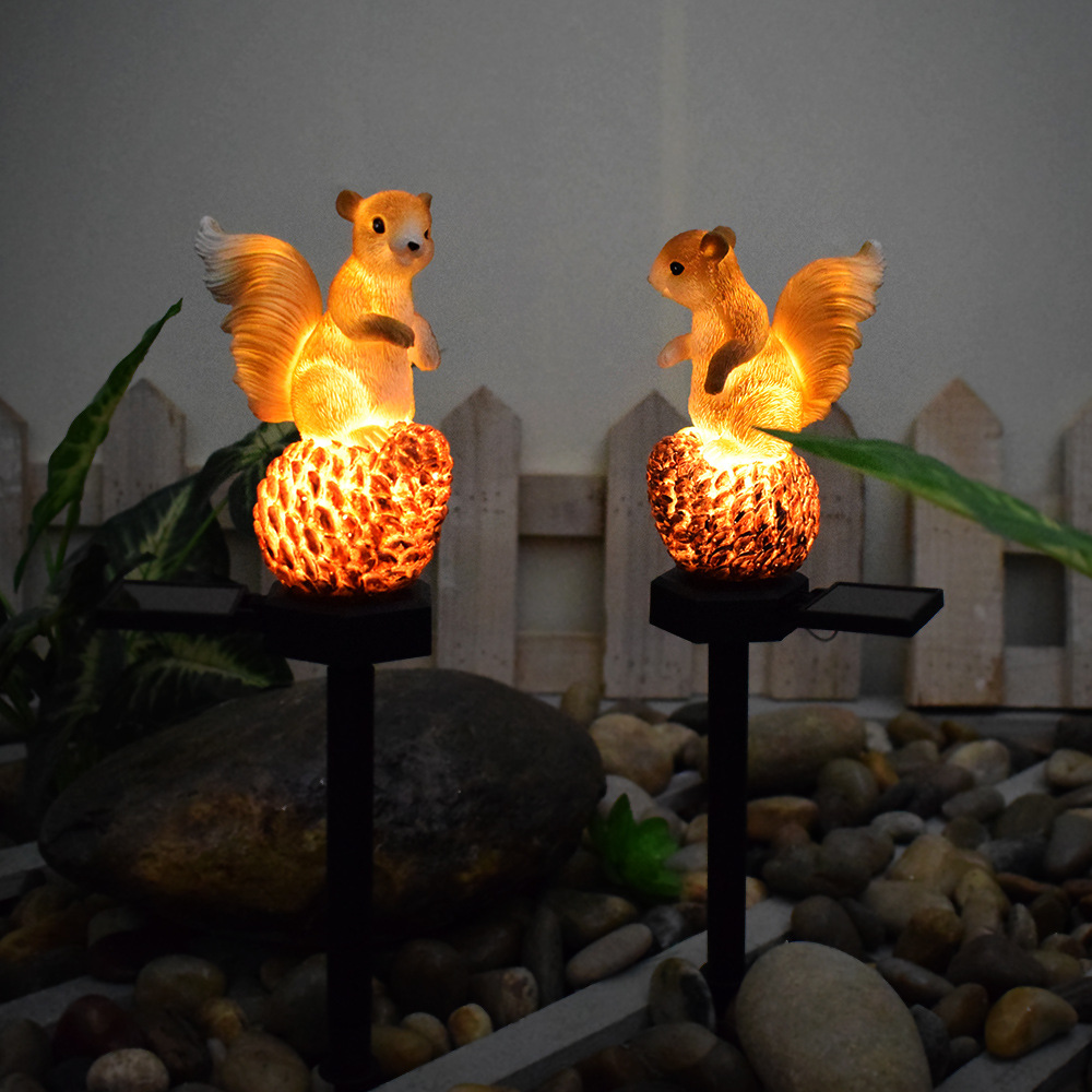 Solar outdoor lights, courtyard lights, villa waterproof terrace decorative lights, garden landscape arrangement squirrel resin lights Specification drawing