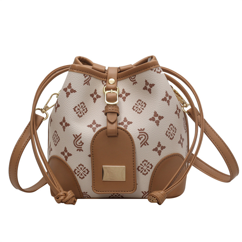 This year's popular bags: The 2024 new style of trendy, fashionable and high-end single-shoulder bag with a unique texture and casual crossbody bucket bag Item Picture