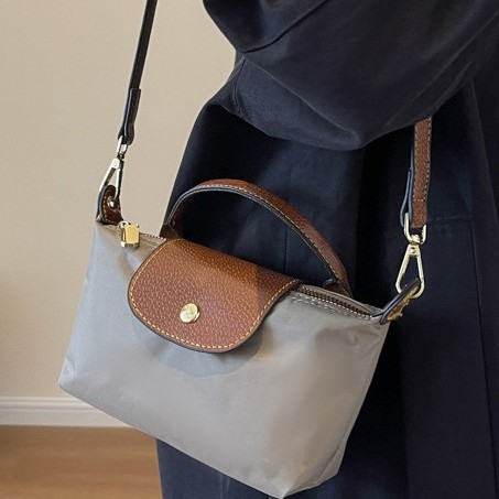 The new 2024 mini hand-held dumpling bag for women, made of nylon fabric, is a high-end nylon fabric single-shoulder crossbody phone bag Specification drawing