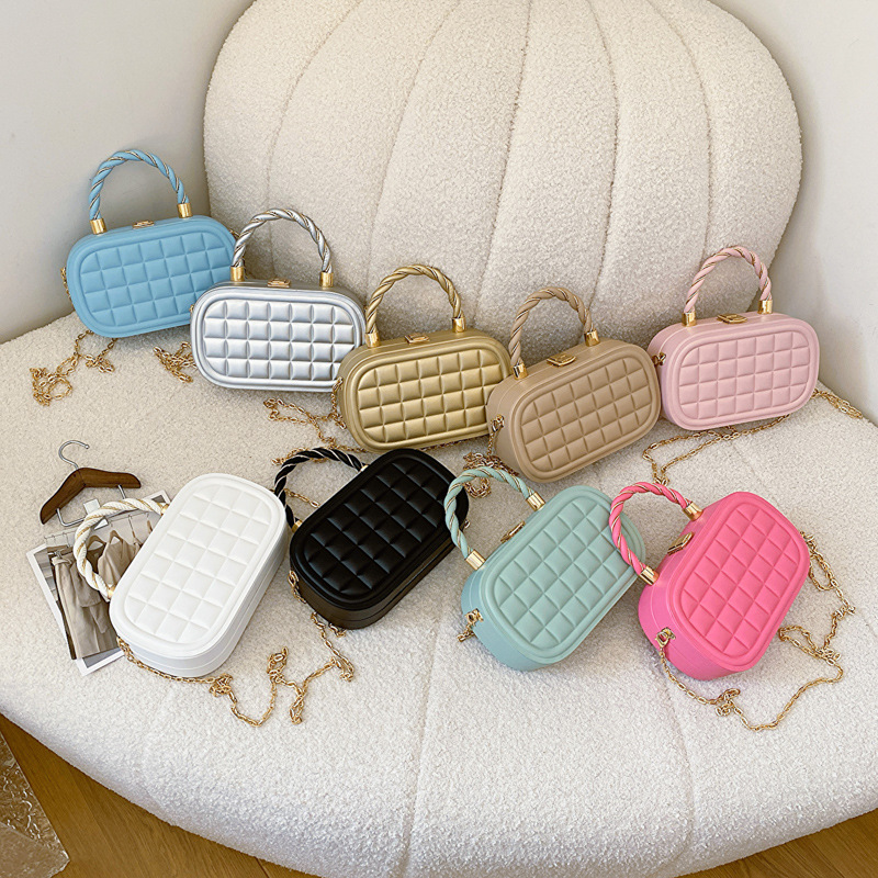 French chic small bag for women, new summer 2024 trendy woven hand-held box bag, chain single-shoulder crossbody bag Application Scenario