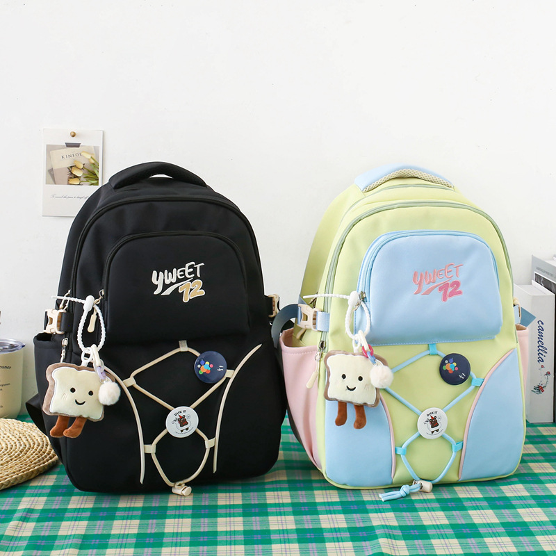 New high school and college student schoolbags, high appearance level, large-capacity backpack, American sports backpack, campus boys Application Scenario