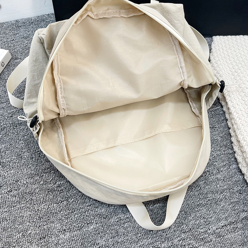 Factory direct sales of new fashionable and versatile backpacks, large-capacity trendy casual travel backpacks, and simple student schoolbags Application Scenario