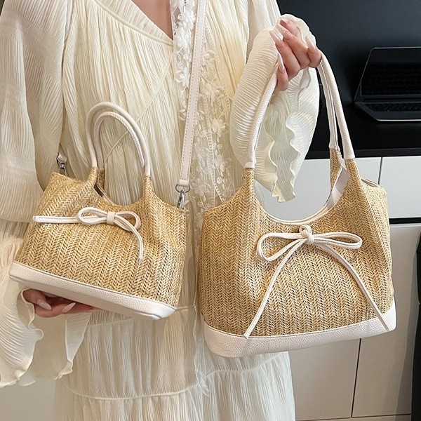 A new 2025 all-purpose single-shoulder bag made of straw for women's commuting, a casual tote bag for going out to work full figure