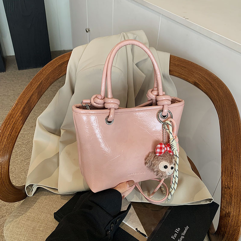 High-end and stylish small bag for women, 2024 new casual and versatile single-shoulder crossbody bag, trendy and fashionable hand-held bucket bag details Picture