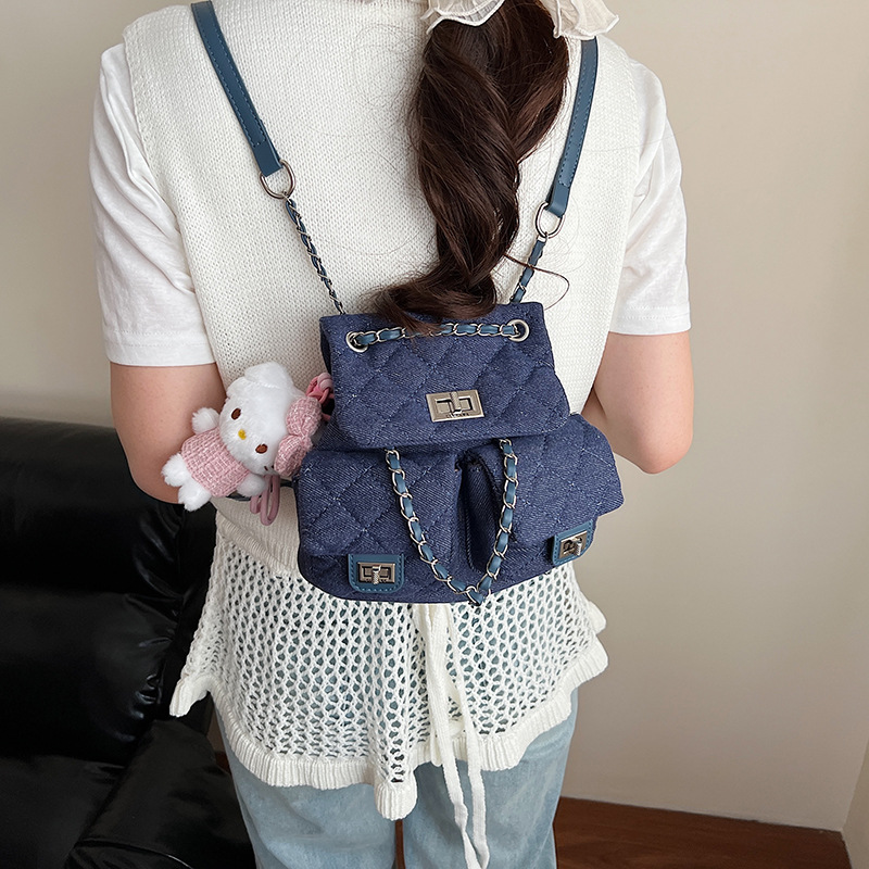 2025 New Korean-style chanel-style versatile diamond-shaped chain student niche high-end fashion trend backpack for women details Picture