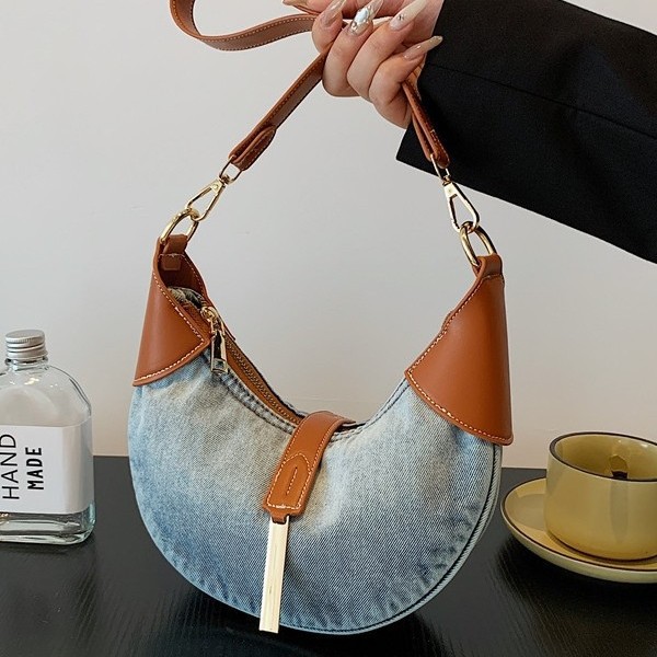 The new 2024 fashion contrasting color versatile single-shoulder underarm bag, fashionable denim dumpling bag, and niche hand-carried croissant bag full figure