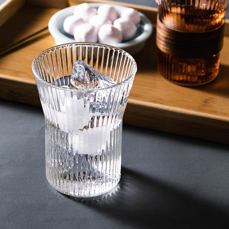 Vertical pattern high borosilicate glass single-layer cup with wood chip heat insulation drinking cup, household high appearance level latte mug Application Scenario