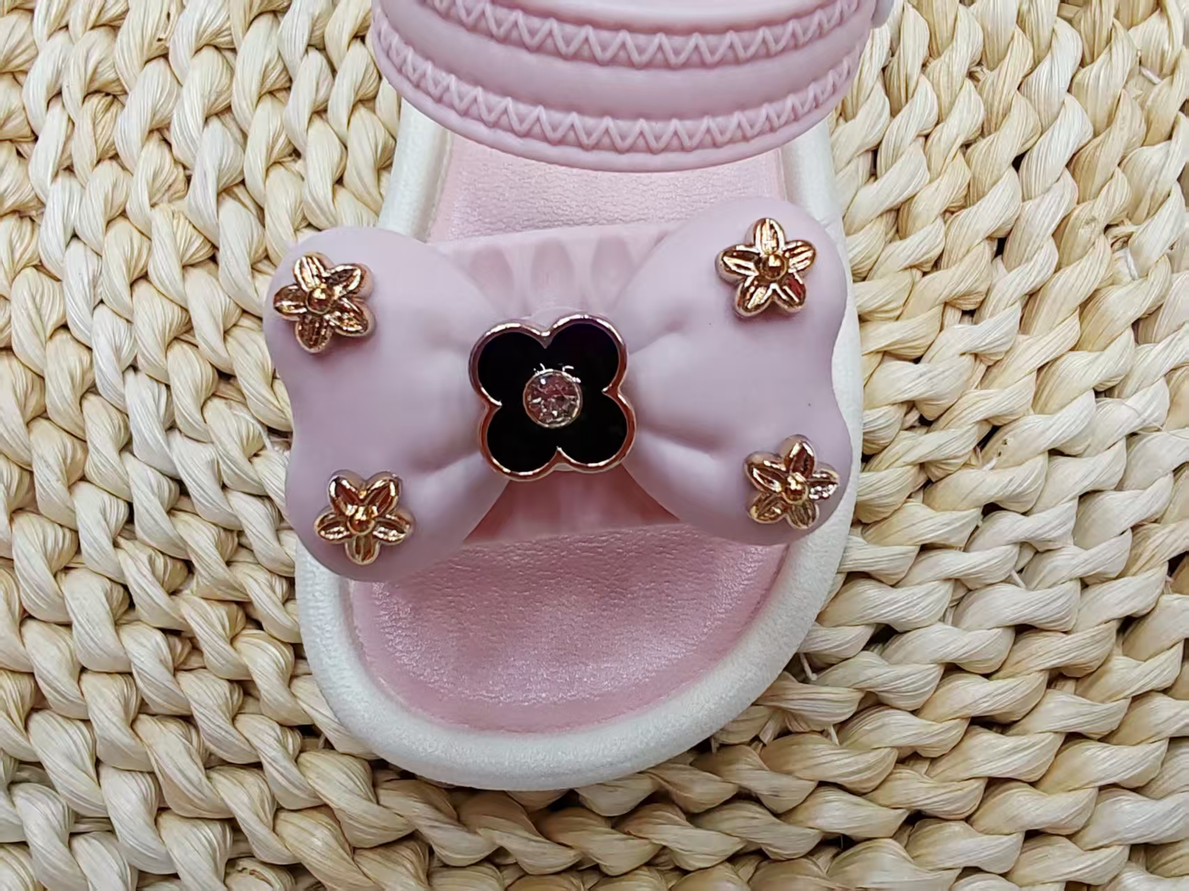 2025 New style of lightweight soft-soled children's sandals for baby girls Application Scenario