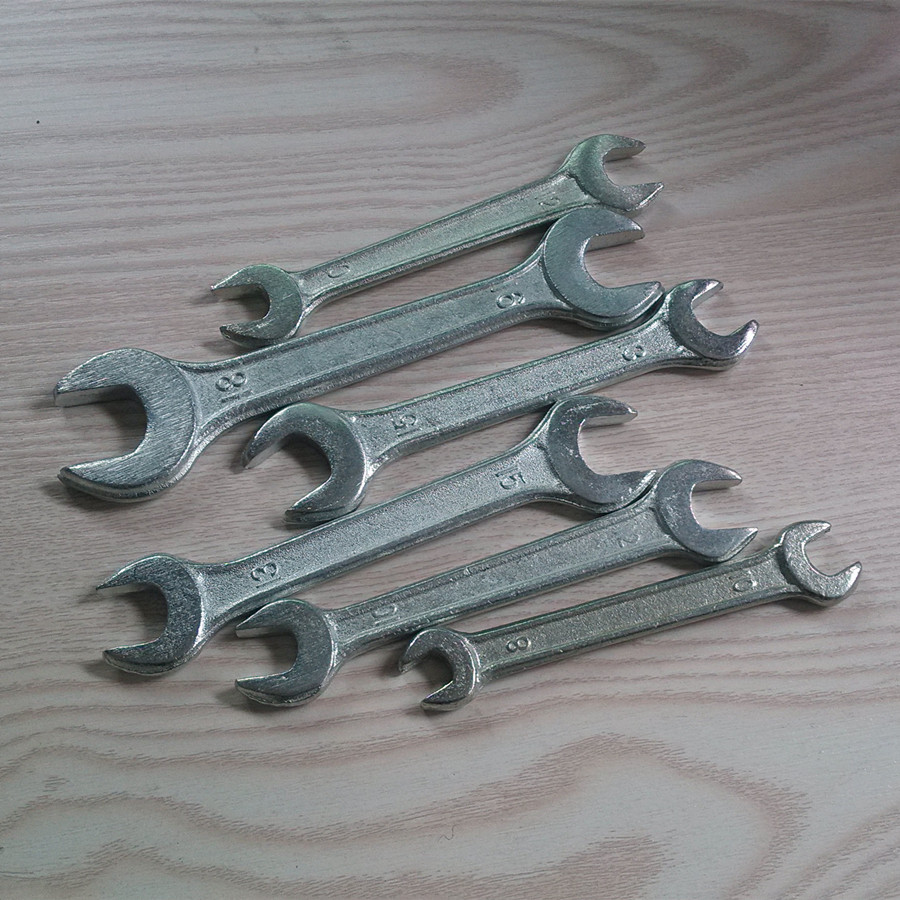 Wholesale small-sized hardware forging, high-strength and high-hardness manual double-opening wrench tools for automotive maintenance that come with vehicles full figure