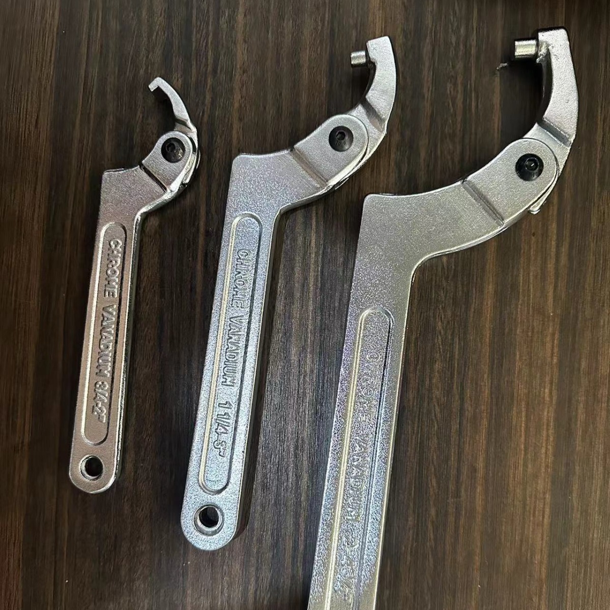 Crescent-shaped adjustable wrench, multi-functional adjustable wrench, round head manual wrench, flexible X20 Application Scenario