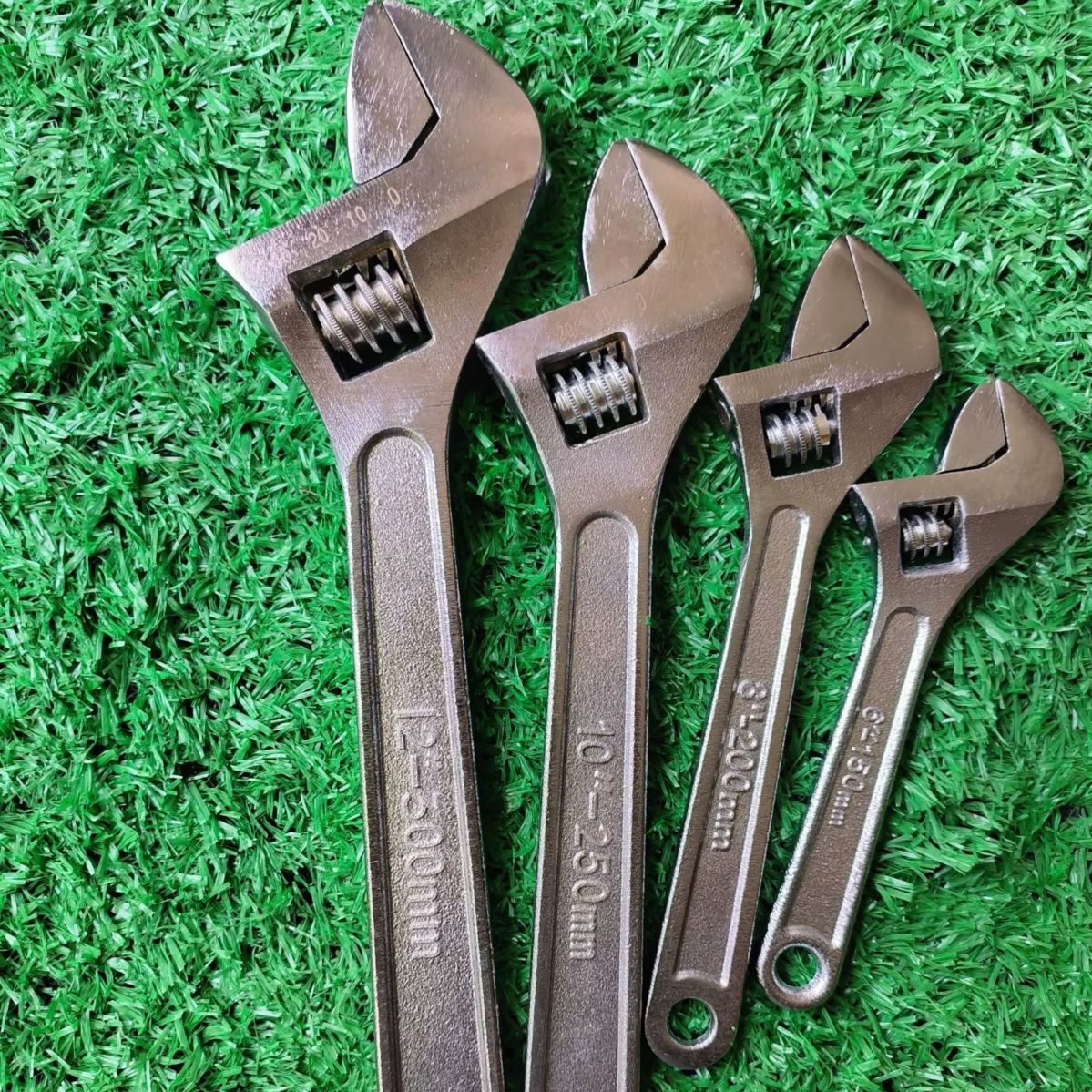 The wrench manufacturer supplies cast movable wrenches, adjustable wrenches, adjustable wrenches, flexible wrenches and torque wrenches Specification drawing
