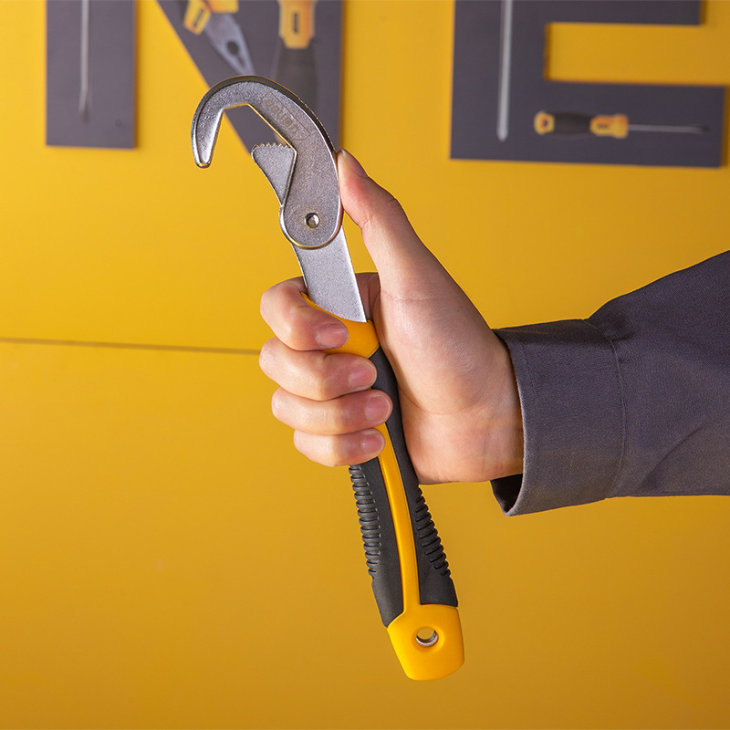 Powerful tools: pipe adjustable wrench, single rubber handle hook wrench, pipe fitting wrench Application Scenario